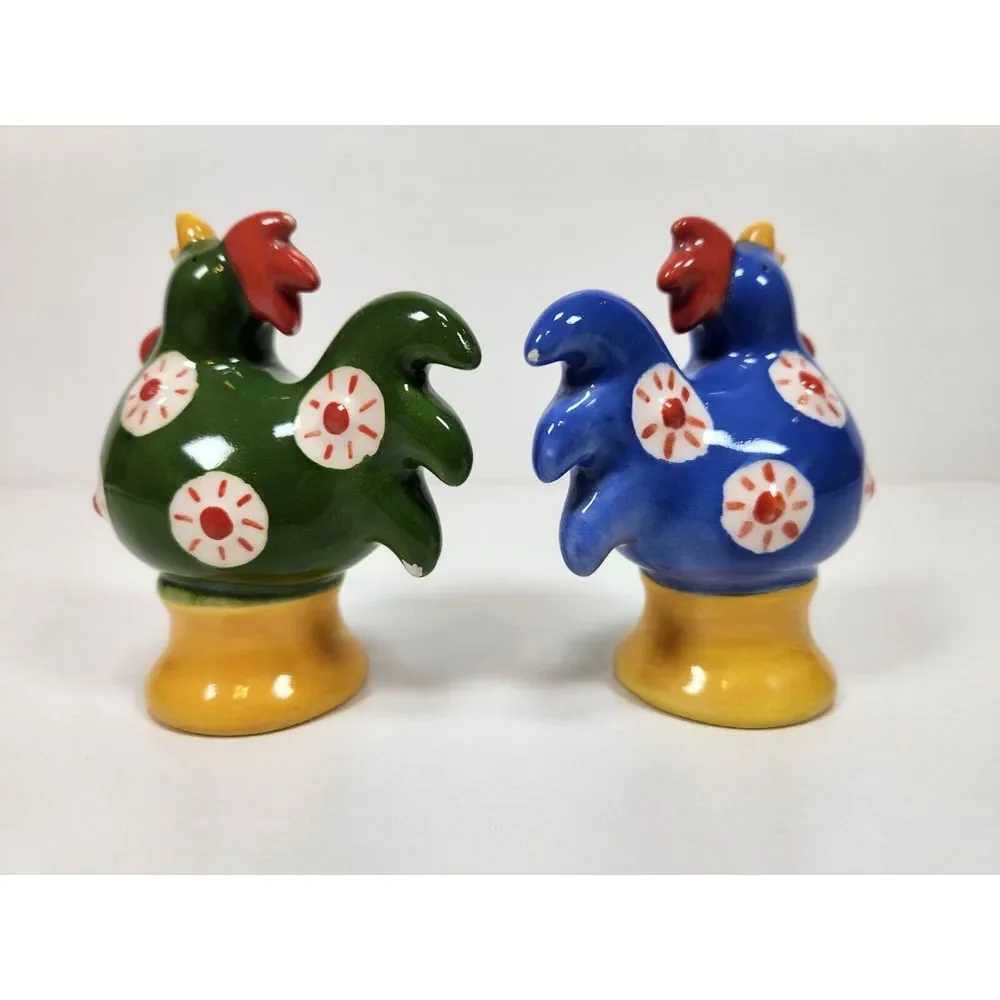 Clay Art Collectible‎ Rooster Salt & Pepper Shaker Blue and Green